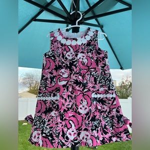 Lilly Pulitzer girls shift dress in excellent good used condition.